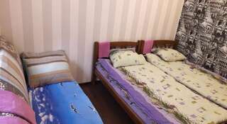 Гостевой дом Апартаменты на Комсомольской Сочи Четырехместный номер эконом-класса с общей ванной комнатой-1