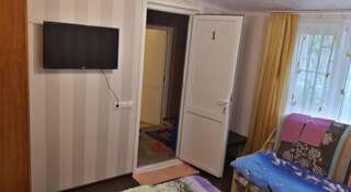 Гостевой дом Апартаменты на Комсомольской Сочи Четырехместный номер эконом-класса с общей ванной комнатой-3